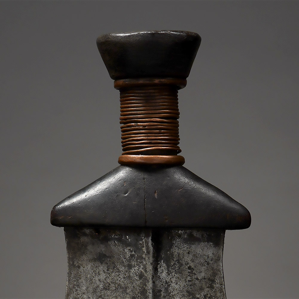 Symmetrical Discoid Knife, Mossal / Ekenge Ngul / Yanzi / Mbuun, D.R. Congo