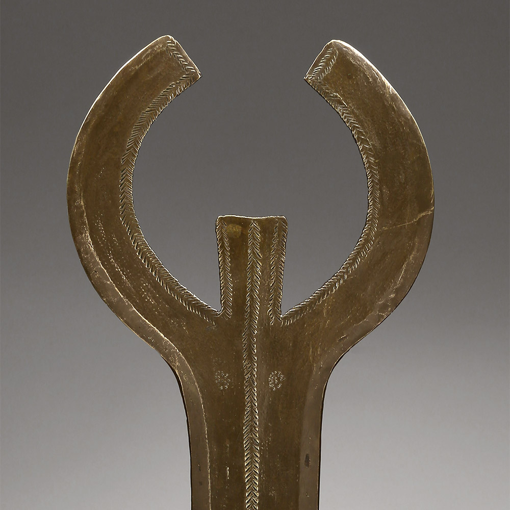 Brass Sickle Blade, bango bwagogambanza Lobala D.R. Congo