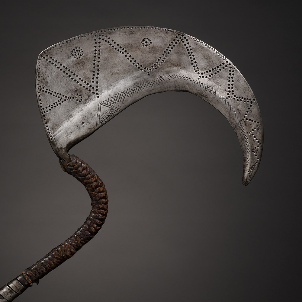 Ceremonial Sickle Blade jən'nyi or tochile Dadiya / Verre