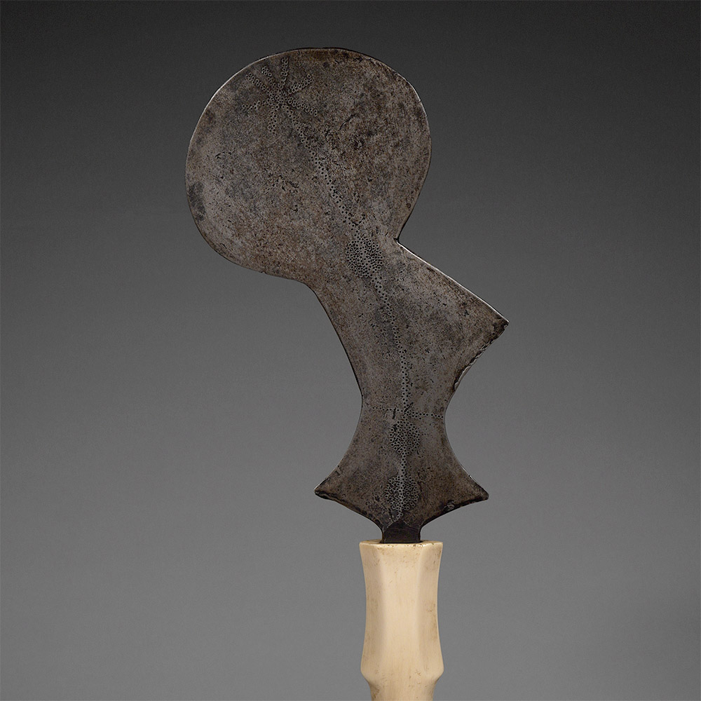 Women's Prestige Blade Uggo Momvu / western Mangbetu / Makere / Ngbele / Bodo, D.R. Congo